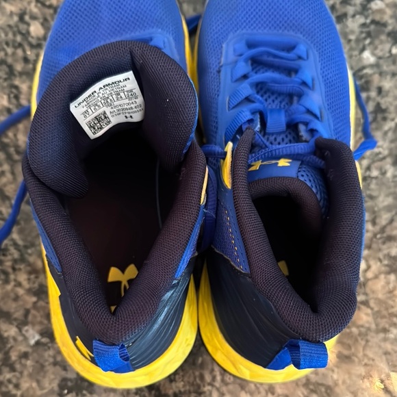Under Armour boys Blue and Yellow Sneakers EUC 6Y - Picture 10 of 15
